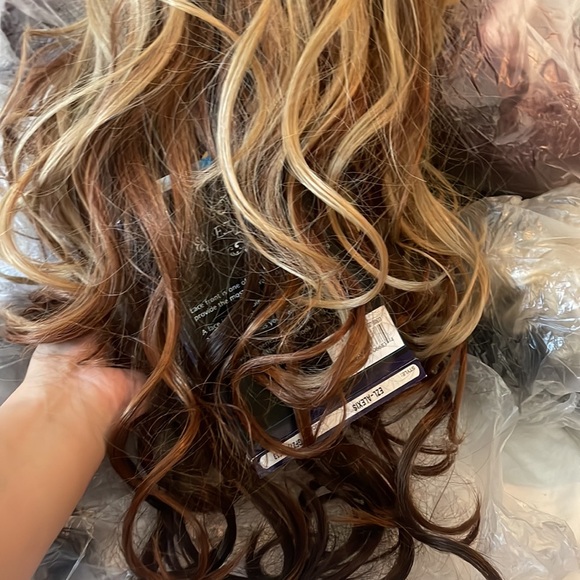 Fashion source synthetic hair wig - Picture 6 of 14